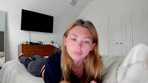 Snapshot of madirose69 chatting on 04.30.26 mari rose online show from 04.30.26