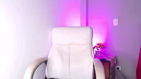 Snapshot of madissonkay chatting on 07.10.26 online show from 07.10.26
