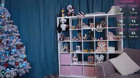 Snapshot of madnessalise chatting on 12.18.24 Alice online show from 12.18.24