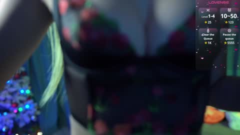 Snapshot of madnessalise chatting on 12.21.24 Alice online show from 12.21.24