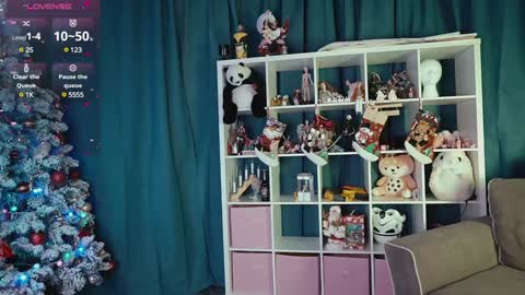 Snapshot of madnessalise chatting on 12.28.24 Alice online show from 12.28.24