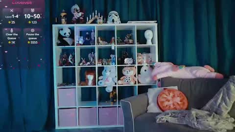 Snapshot of madnessalise chatting on 01.23.25 Alice online show from 01.23.25