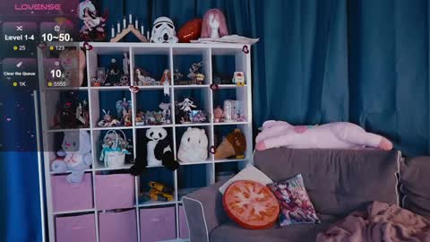 Snapshot of madnessalise chatting on 03.11.25 Alice online show from 03.11.25