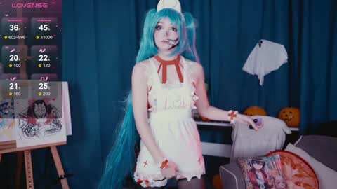 Snapshot of madnessalise chatting on 10.31.25 Alice online show from 10.31.25