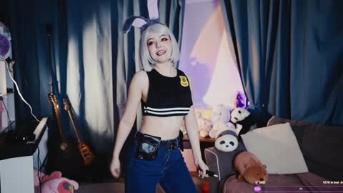Snapshot of madnessalise chatting on 03.25.26 Alice online show from 03.25.26