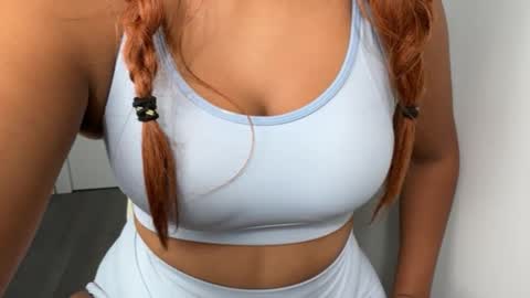 Snapshot of madsnextdoor chatting on 11.09.25 Maddie online show from 11.09.25