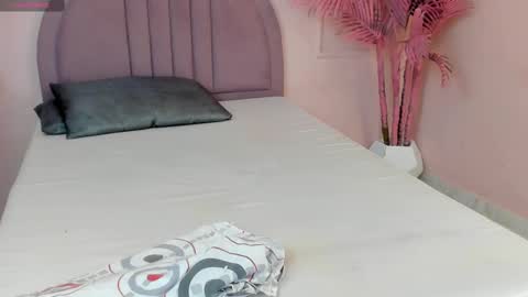 Snapshot of madyscarlett chatting on 09.30.25 madyscarlett online show from 09.30.25