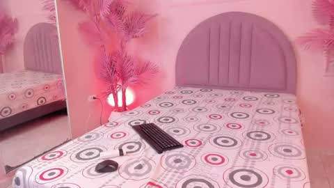 Snapshot of madyscarlett chatting on 10.01.25 madyscarlett online show from 10.01.25