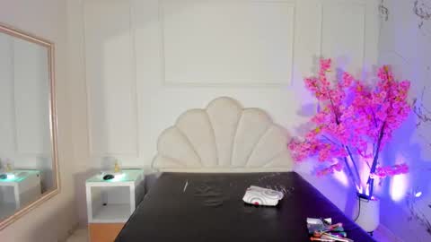 Snapshot of madyscarlett chatting on 10.11.25 madyscarlett online show from 10.11.25