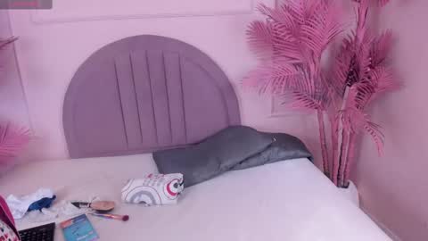 Snapshot of madyscarlett chatting on 10.20.25 madyscarlett online show from 10.20.25