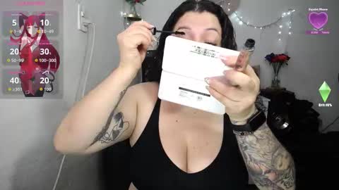 Snapshot of madyson_hof chatting on 10.08.25 MADY online show from 10.08.25