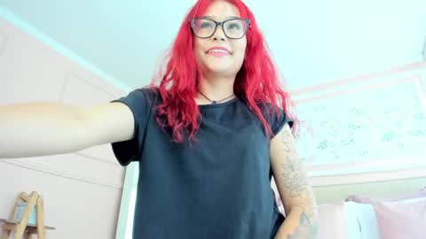 Snapshot of mae_lyra chatting on 05.19.26 Mae Lyra online show from 05.19.26
