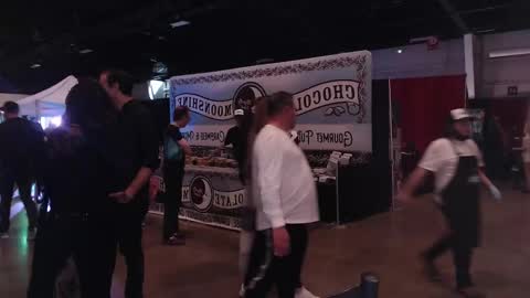 Snapshot of maevemads chatting on 10.18.25 Meaves online show from 10.18.25