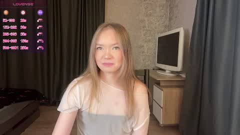 Snapshot of magdalenebirdtail chatting on 07.11.26 Marie online show from 07.11.26