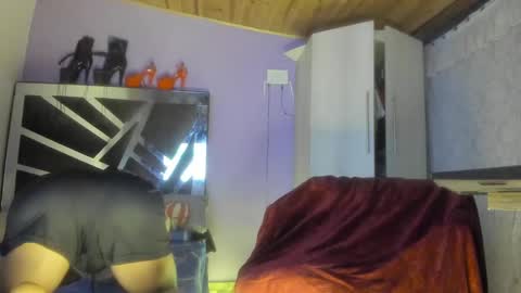 Snapshot of maggie_fit chatting on 12.18.24 maggie_fit online show from 12.18.24