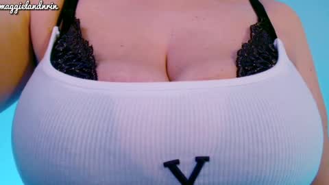 Snapshot of maggielandrin chatting on 10.14.25 Maggie online show from 10.14.25