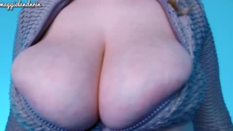 Snapshot of maggielandrin chatting on 10.16.25 Maggie online show from 10.16.25