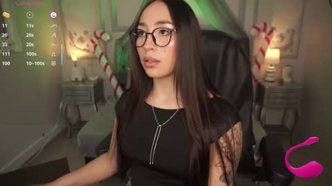 Snapshot of maggietime chatting on 12.17.25 online show from 12.17.25