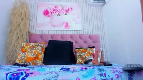 Snapshot of maggy_big_tits chatting on 10.30.25 maggy_big_tits online show from 10.30.25