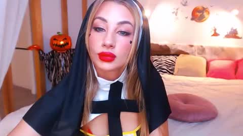 Snapshot of magic_eyes_ chatting on 11.01.25 Hypnotizing online show from 11.01.25