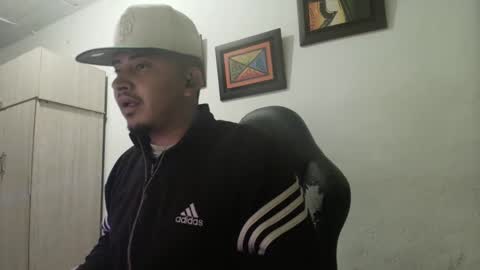 magic_milk23 online show from 10.10.25