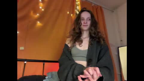 Snapshot of magic_mini_moon chatting on 10.03.25 Mikky or Moon online show from 10.03.25