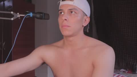 Snapshot of magic_tony chatting on 01.12.25 Tony Hoffa online show from 01.12.25