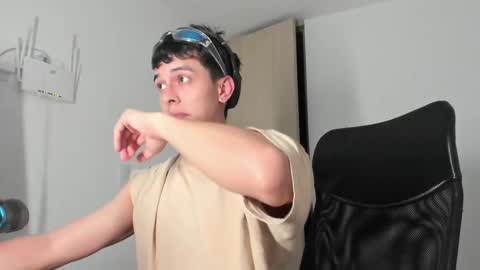 Snapshot of magic_tony chatting on 03.10.25 Tony Hoffa online show from 03.10.25