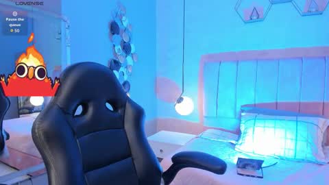 Snapshot of magic_vera chatting on 10.11.25 Vera online show from 10.11.25