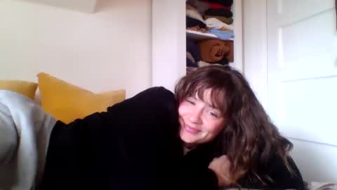 Snapshot of magicalmissmolly chatting on 10.27.25 magicalmissmolly online show from 10.27.25