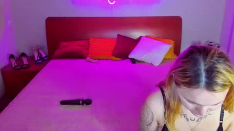 Lili and Bella online show from 02.01.25