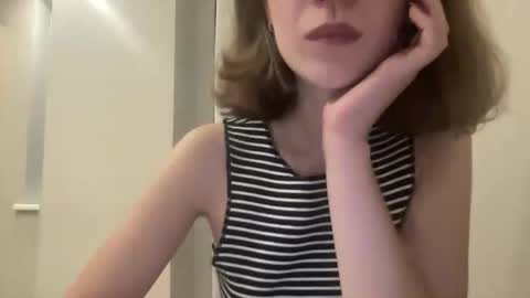 Snapshot of magicgirl50053 chatting on 11.03.25 magicgirl50053 online show from 11.03.25