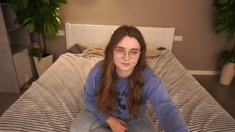 Snapshot of magicpeachhs chatting on 12.12.24 Emily online show from 12.12.24