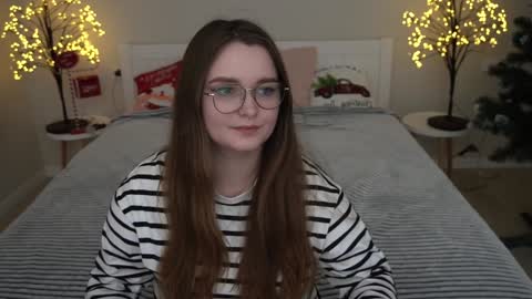 Snapshot of magicpeachhs chatting on 12.18.24 Emily online show from 12.18.24