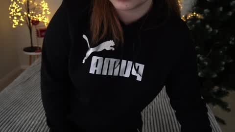 Snapshot of magicpeachhs chatting on 01.02.25 Emily online show from 01.02.25