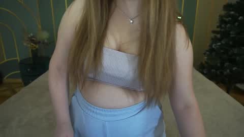 Snapshot of magicpeachhs chatting on 01.03.25 Emily online show from 01.03.25