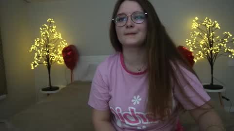 Snapshot of magicpeachhs chatting on 02.28.25 Emily online show from 02.28.25