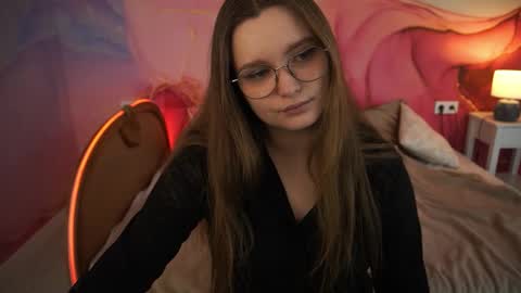 Snapshot of magicpeachhs chatting on 09.23.25 Emily online show from 09.23.25