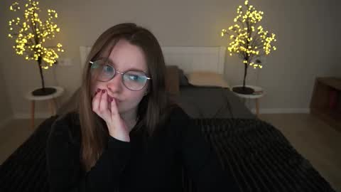 Snapshot of magicpeachhs chatting on 10.06.25 Emily online show from 10.06.25