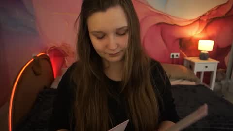 Snapshot of magicpeachhs chatting on 10.07.25 Emily online show from 10.07.25