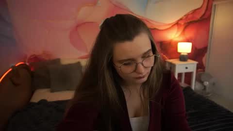 Snapshot of magicpeachhs chatting on 10.08.25 Emily online show from 10.08.25