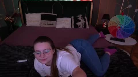 Snapshot of magicpeachhs chatting on 10.10.25 Emily online show from 10.10.25