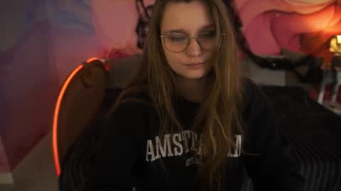 Snapshot of magicpeachhs chatting on 10.21.25 Emily online show from 10.21.25