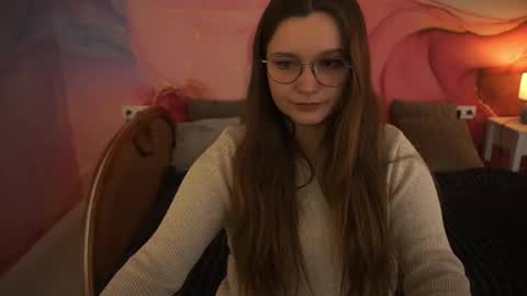 Snapshot of magicpeachhs chatting on 11.09.25 Emily online show from 11.09.25