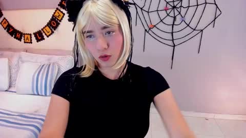 Snapshot of maia_w10 chatting on 10.27.25 Maia online show from 10.27.25