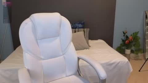 Maiaa Ruiz  online show from 12.10.24