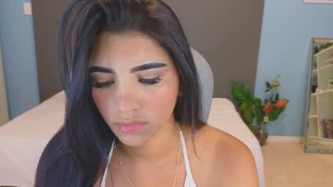 Maiaa Ruiz  online show from 10.18.25