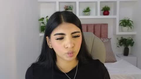 Snapshot of maiaa_ruiz chatting on 06.19.26 Maiaa Ruiz online show from 06.19.26