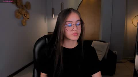 Snapshot of maiacollins chatting on 10.01.25 Maia online show from 10.01.25