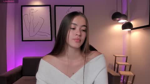 Snapshot of maiacollins chatting on 10.10.25 Maia online show from 10.10.25